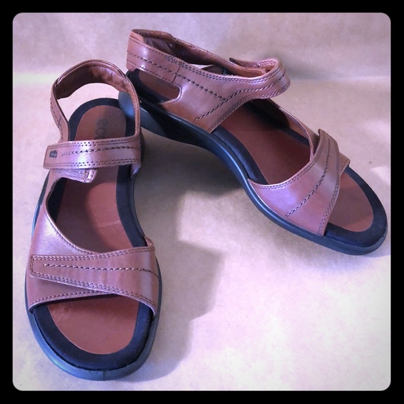 ecco narrow sandals